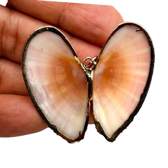 Heart-Shaped Seashell Pendant Necklace Gold-Plated Edge - Picture 6 of 12